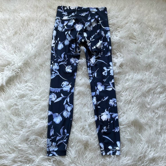 Athleta Water Flower‎ Salutation 7/8 Tight Leggings - Picture 6 of 9